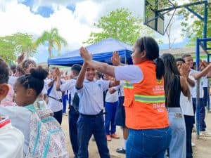 Aguas de Cartagena lleva conciencia ambiental a más de 600 estudiantes en el Día de la Tierra