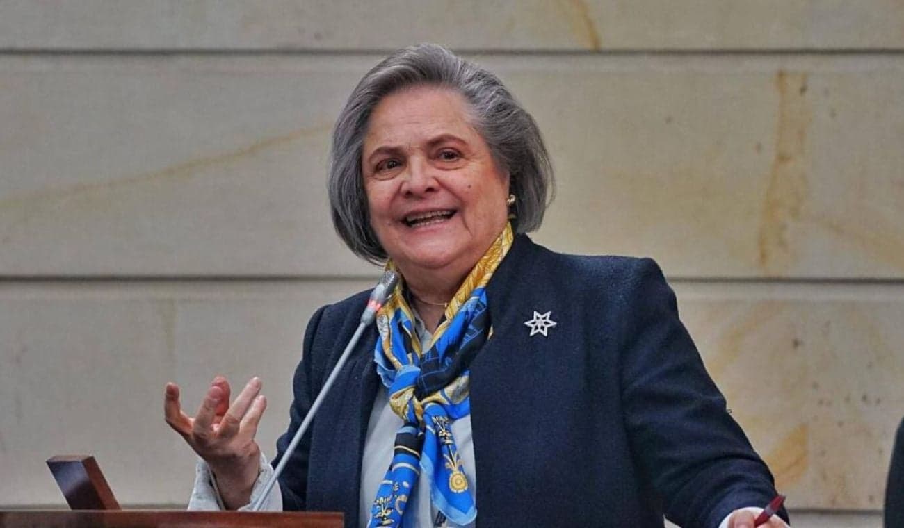 Clara López estaría considerando dejar su candidatura para apoyar a Iván Cepeda