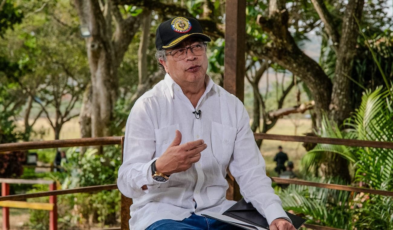 Petro arremete contra exgerente de Coosalud mientras tribunal suspende intervención de la EPS