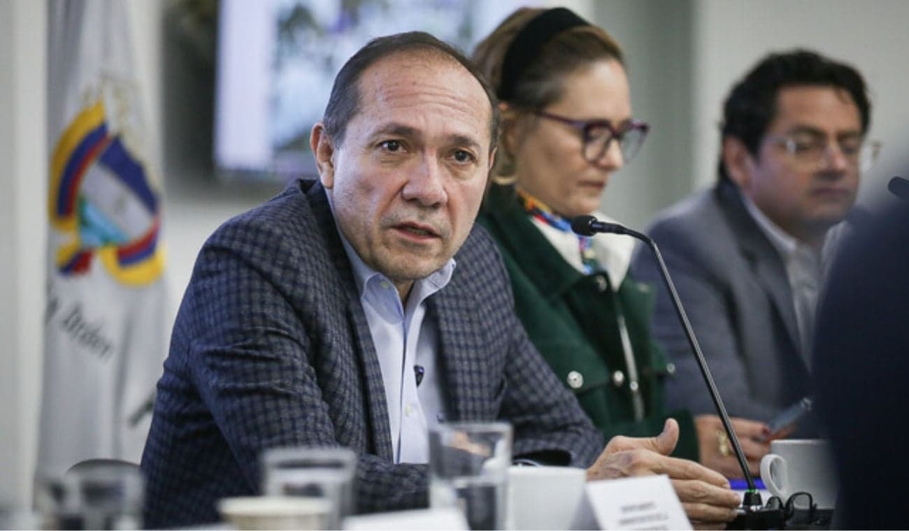 MinTrabajo critica que fondos privados sigan con billones de pesos de pensionados que ya pasaron a Colpensiones