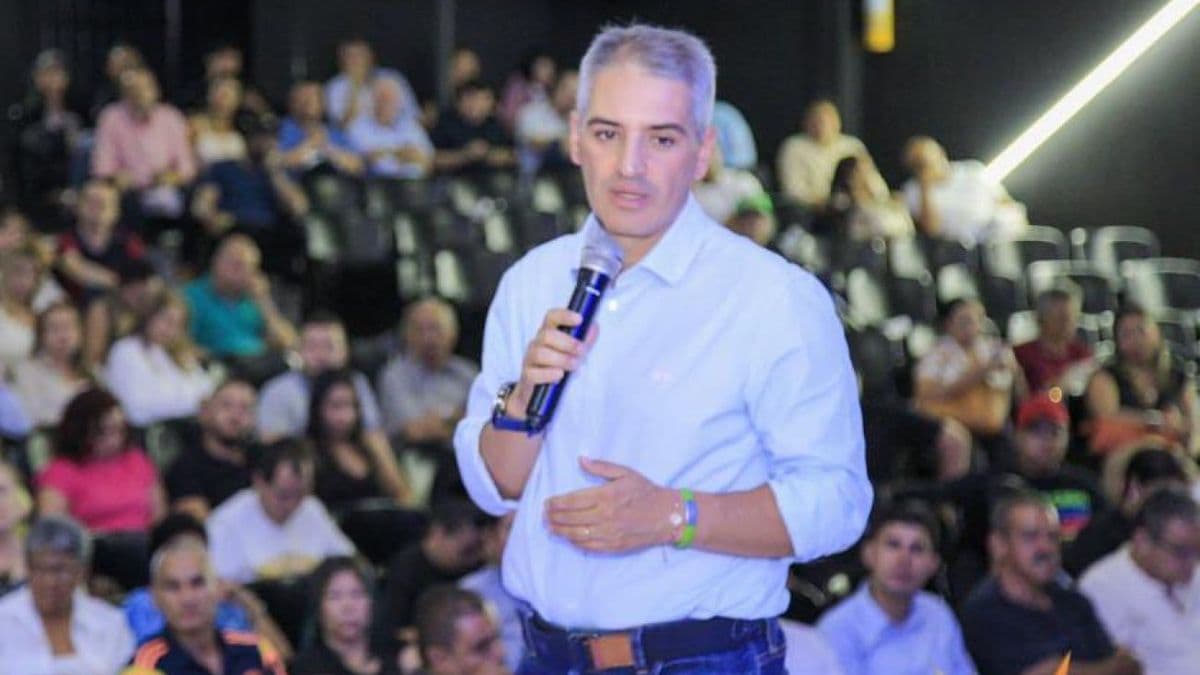 Gobernador de Antioquia denuncia que grupos armados presionan votantes antes de segunda vuelta