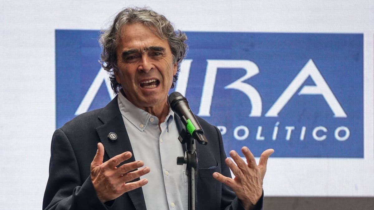 Fajardo arremete contra De la Espriella por rechazar debates con todos los candidatos