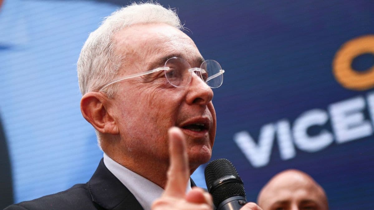 Uribe advierte a las Fuerzas Militares: "cumplan su deber" ante amenaza de desconocer resultados electorales