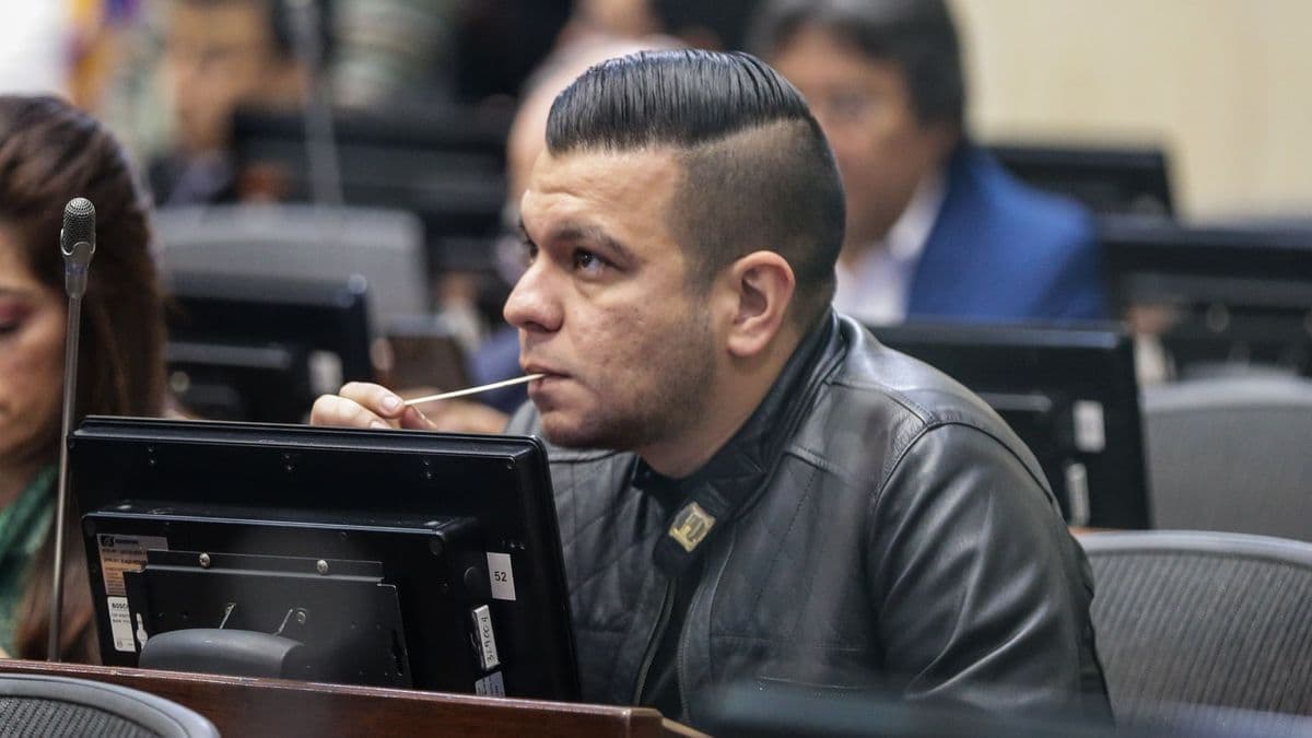 Partido Verde en crisis: retienen a Jota Pe mientras negocian la salida de Juvinao