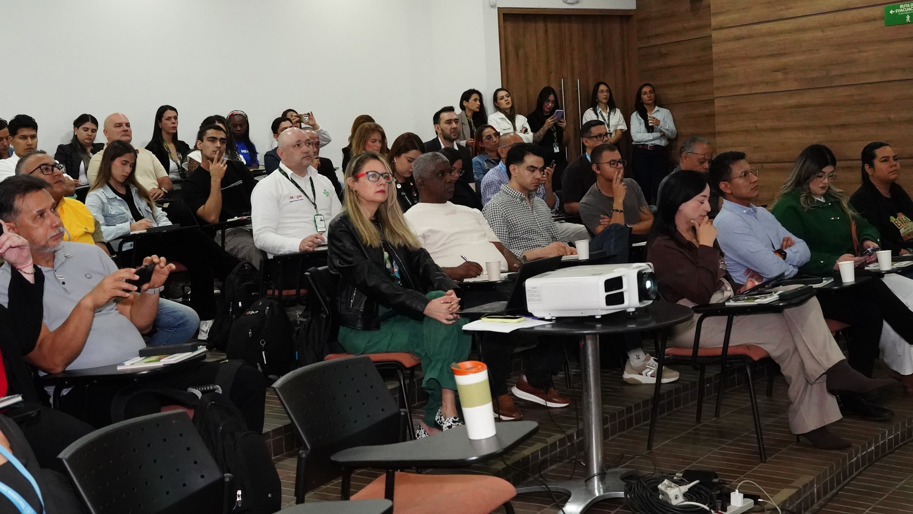 Antioquia refuerza su apuesta por empleo formal para migrantes y desplazados en 2026