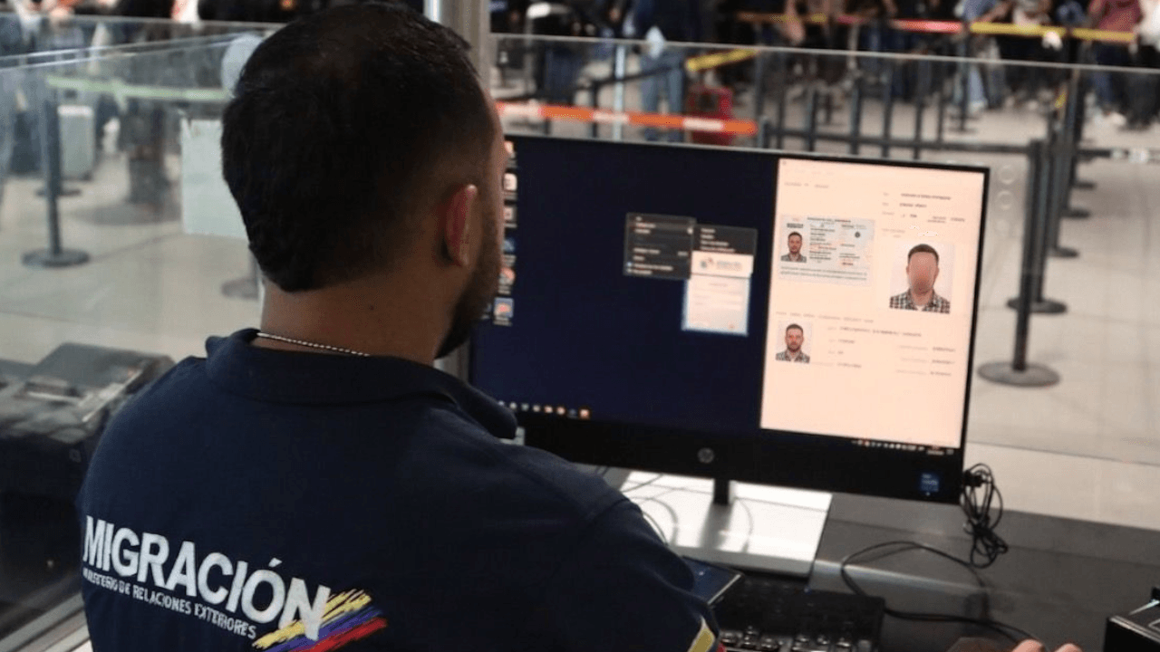 Autoridades frenan a cinco turistas en Medellín por presunta explotación sexual