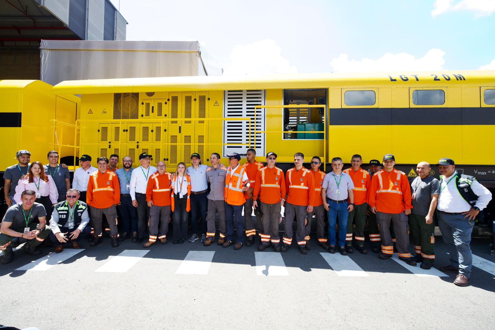 Metro de Medellín recibe máquina reperfiladora de 40 mil millones para mantener sus rieles en perfecto estado