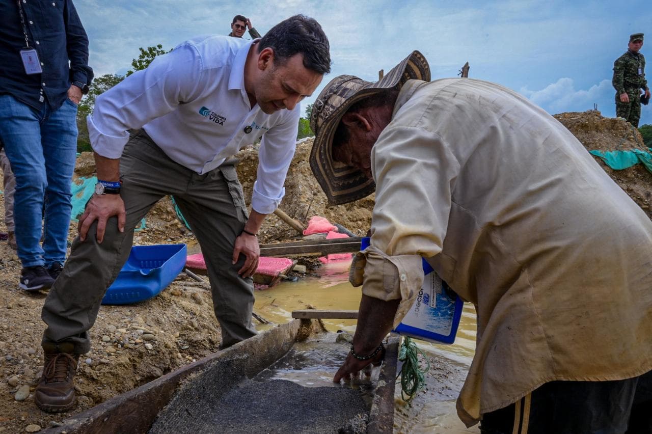 Gobierno descarta oro del Clan del Golfo en cuartel del Bajo Cauca, pero admite minería artesanal cercana