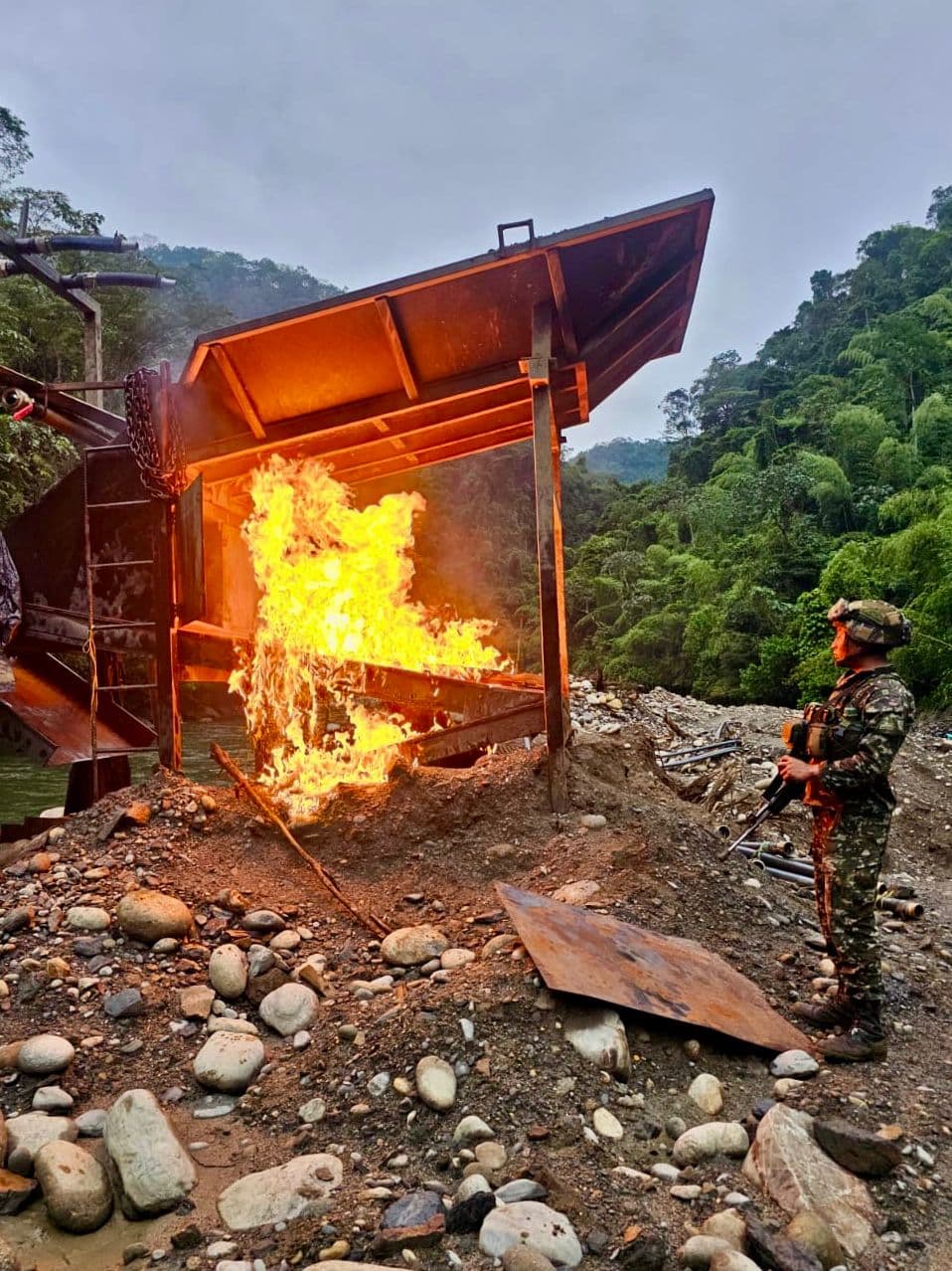Autoridades desmantelan 15 operaciones de minería ilegal en Nariño que afectaban río Samaná