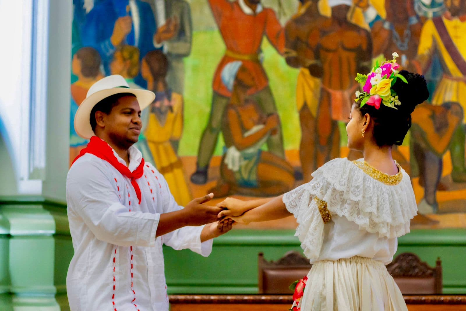 Medellín celebra el mes de los museos con exposiciones, talleres y música en el Palacio de la Cultura
