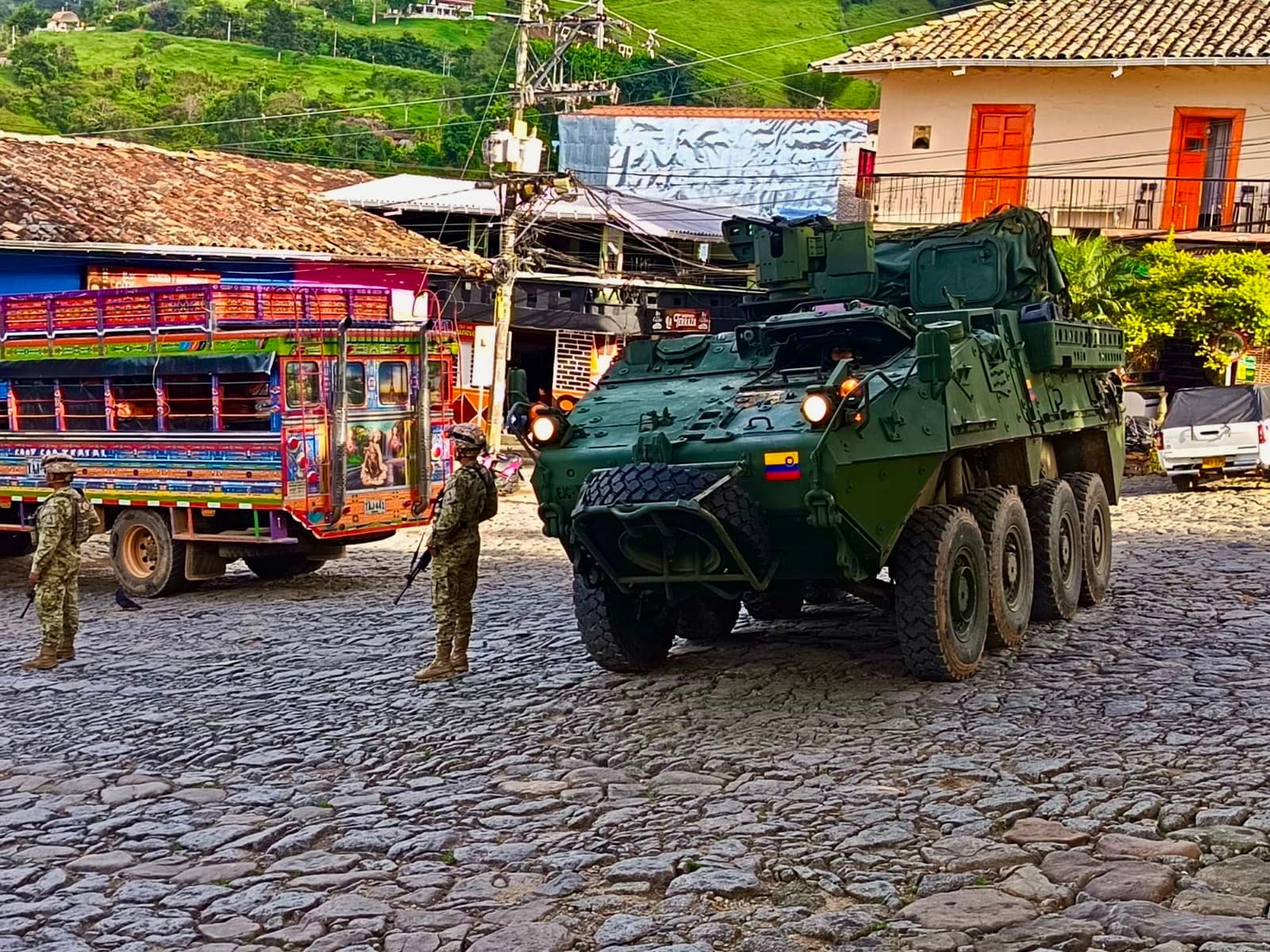 Ejército desplega blindados en el Norte de Antioquia para custodiar las urnas