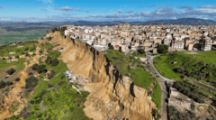 Sicilia: un pueblo de 25.000 habitantes queda en la cuerda floja tras deslave masivo