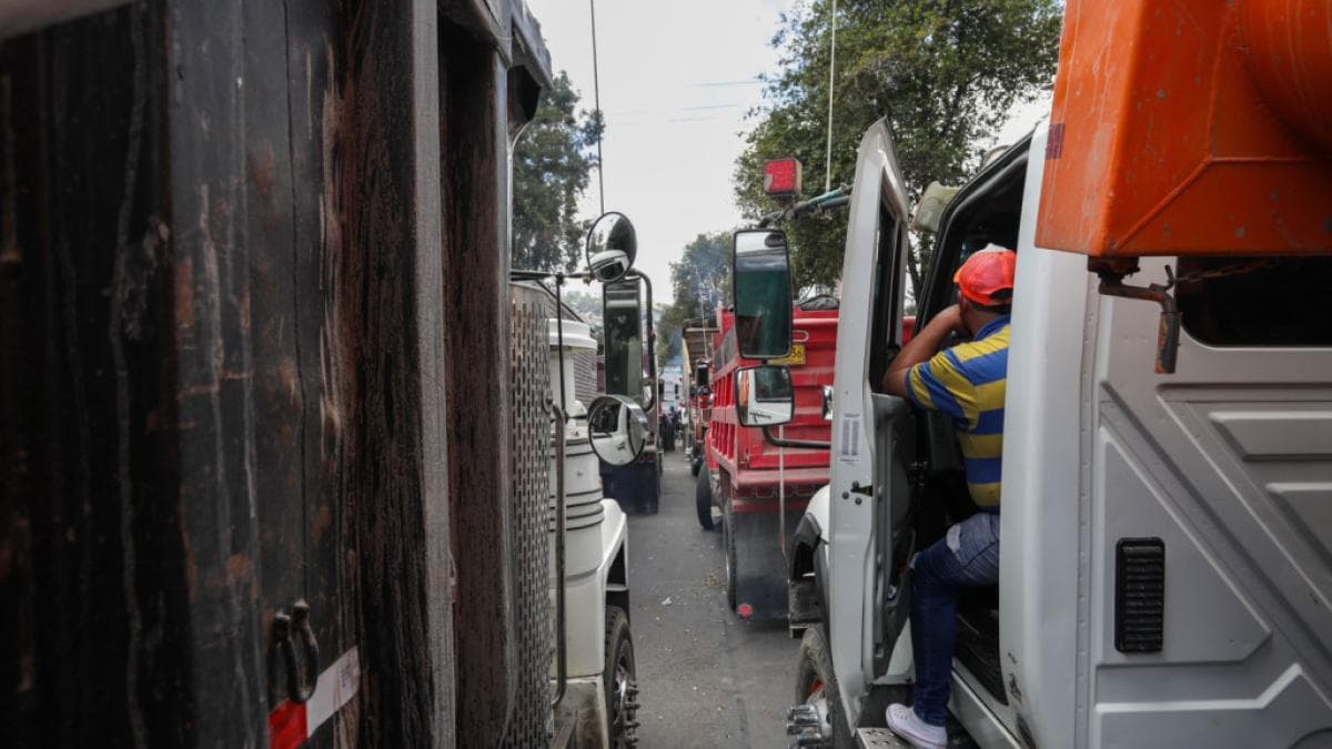 Transportadores de Ecuador y Colombia anuncian paro binacional por aranceles del 50%