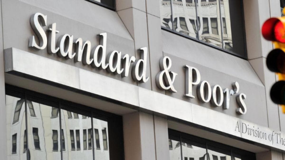 S&P baja nota crediticia de Colombia por gasto sin control y advierte años de déficits