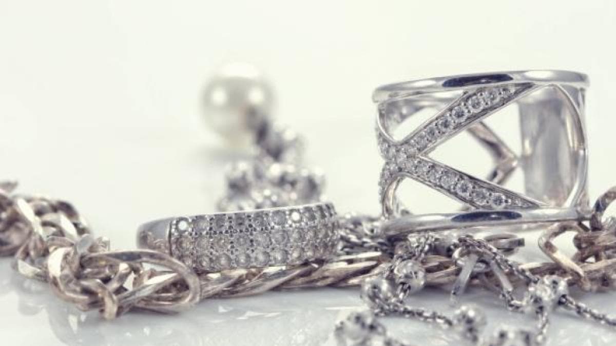 La DIAN abre subasta virtual de joyas, vehículos y maquinaria desde mañana