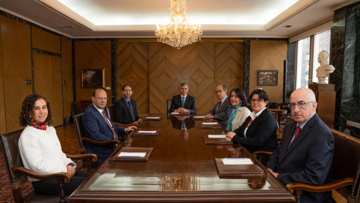 Petro arremete contra académicos: cuestiona independencia del Banco de la República y critica "neoliberalismo"