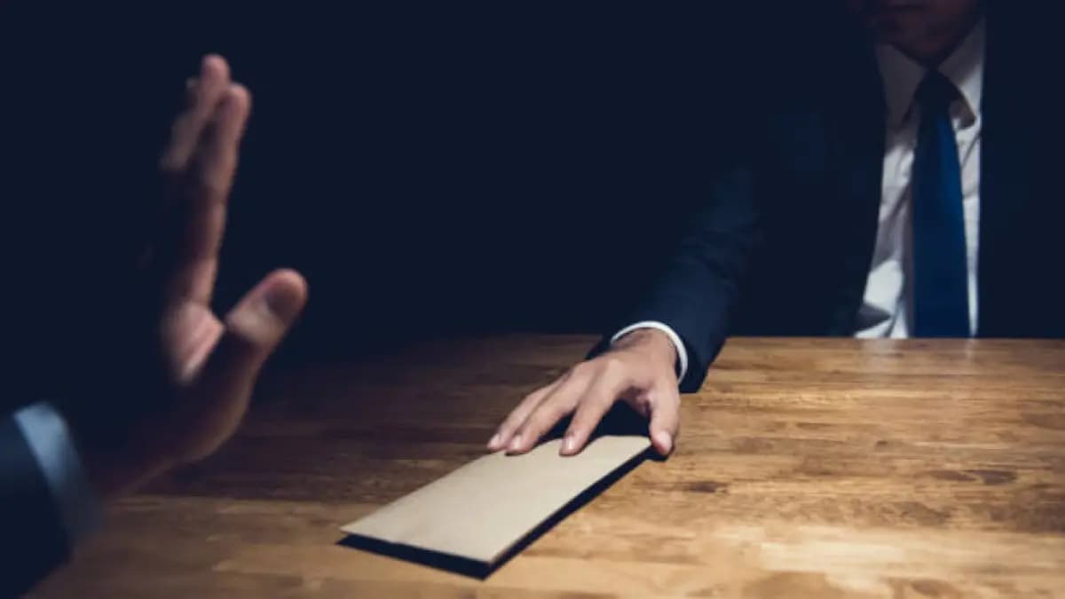 Leyes anticorrupción sin dientes: OCDE advierte que el papel no frena la fuga de inversión extranjera