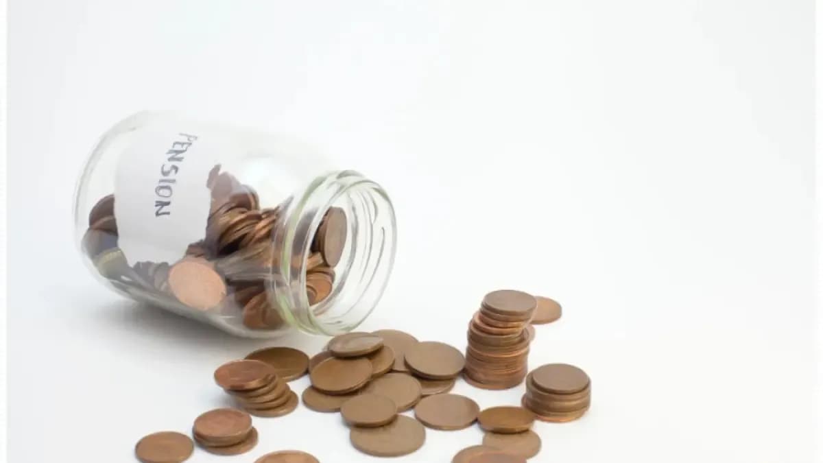 Petro denuncia fuga de 2.400 millones de dólares de fondos pensionales y pide investigación urgente