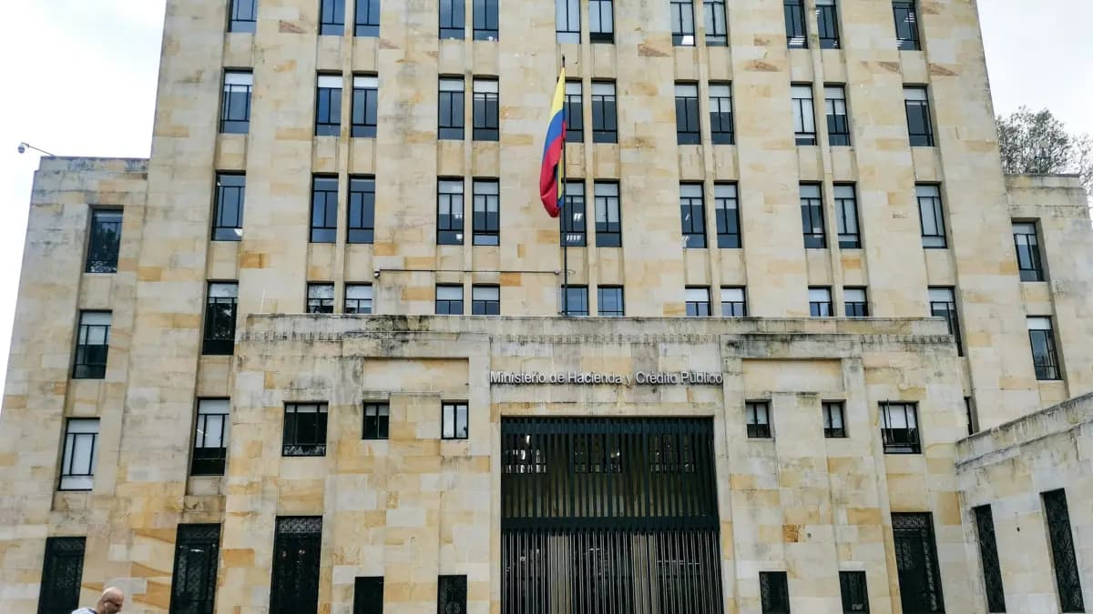 Hacienda intenta reactivar la UIAF tras suspensión por filtración de información