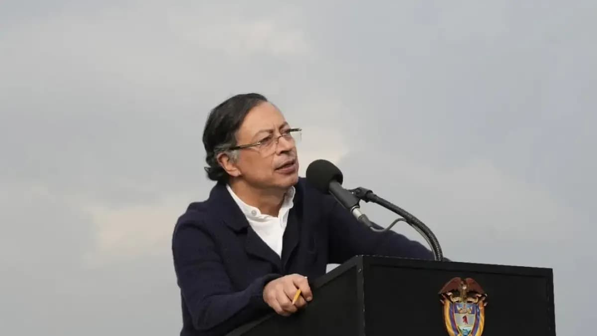 Petro llevará al Congreso proyecto de ley para fijar el salario vital como norma permanente