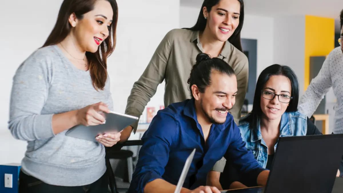 Desempleo cae a mínimo histórico, pero las nuevas plazas no impulsan la economía
