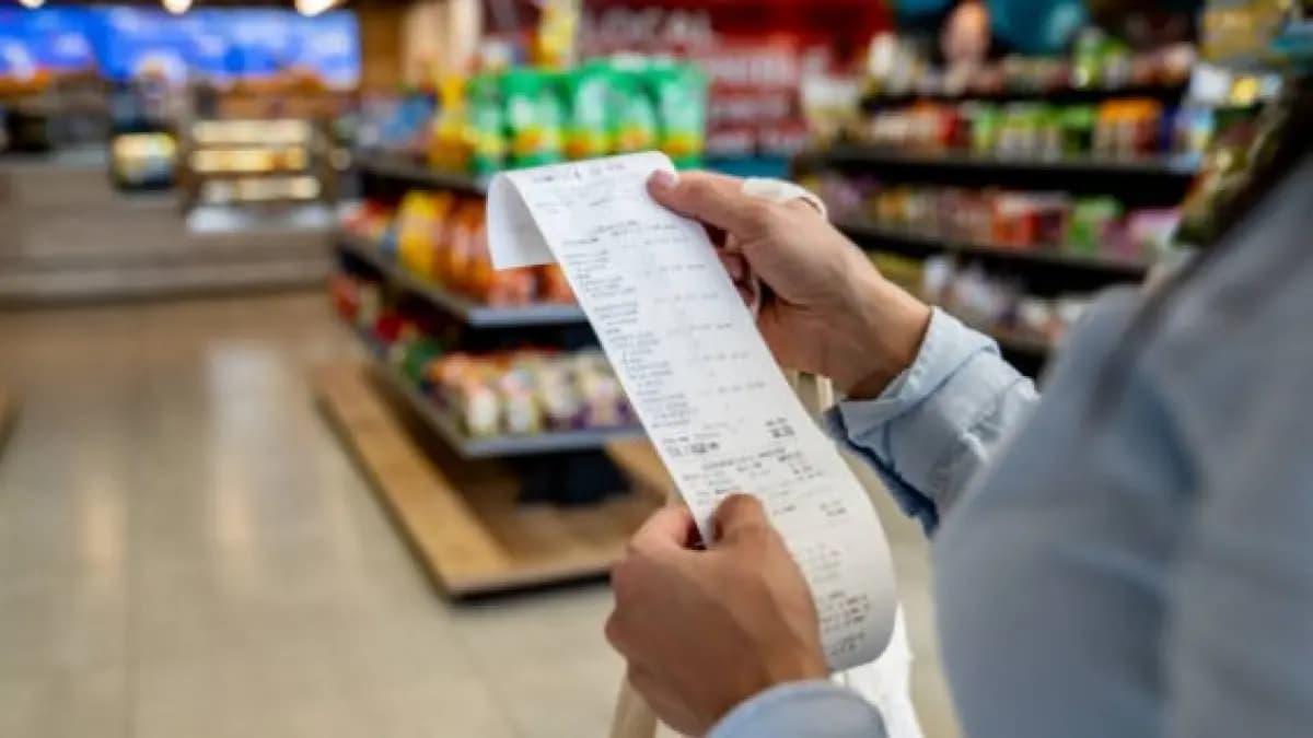 Salario mínimo sube 23% pero el gasto de los colombianos apenas crece: lo que está pasando en tu bolsillo