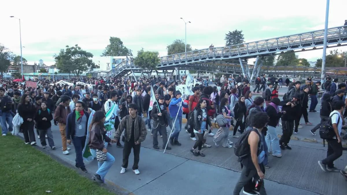 Manifestaciones por salario mínimo generan caos en vías principales de Bogotá