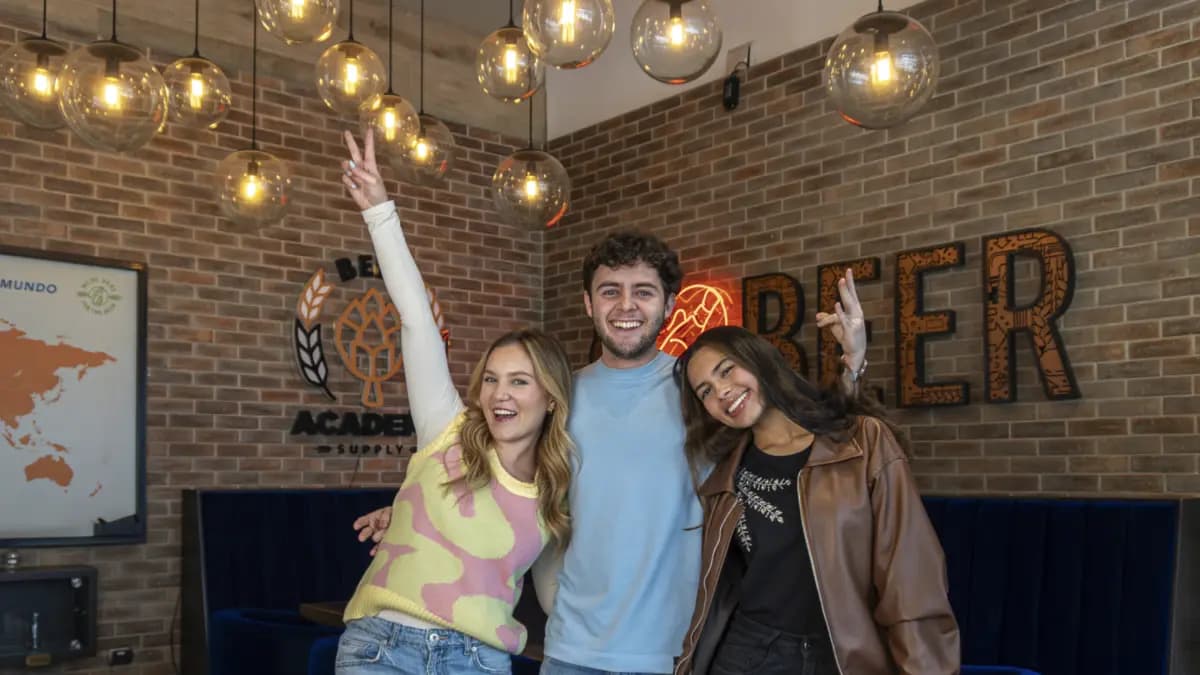 Bavaria abre 50 vacantes de prácticas profesionales en 10 áreas: gana hasta 2 millones mensuales