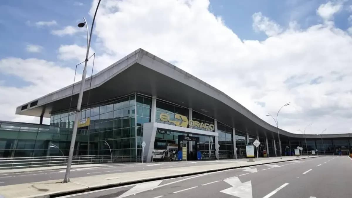 Un avión con 157 pasajeros abortó despegue en El Dorado por helicóptero en pista