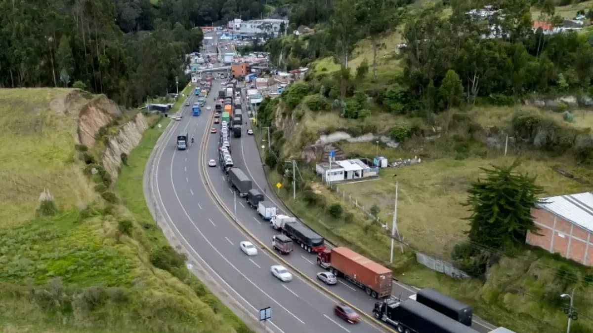 Ecuador pide diálogo urgente con Colombia para frenar aranceles que golpean sus exportaciones