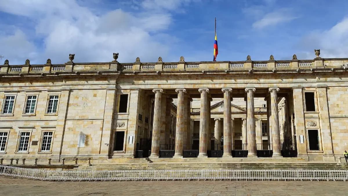 Colombia elige Congreso fragmentado mientras seis candidatos pelean por la Presidencia