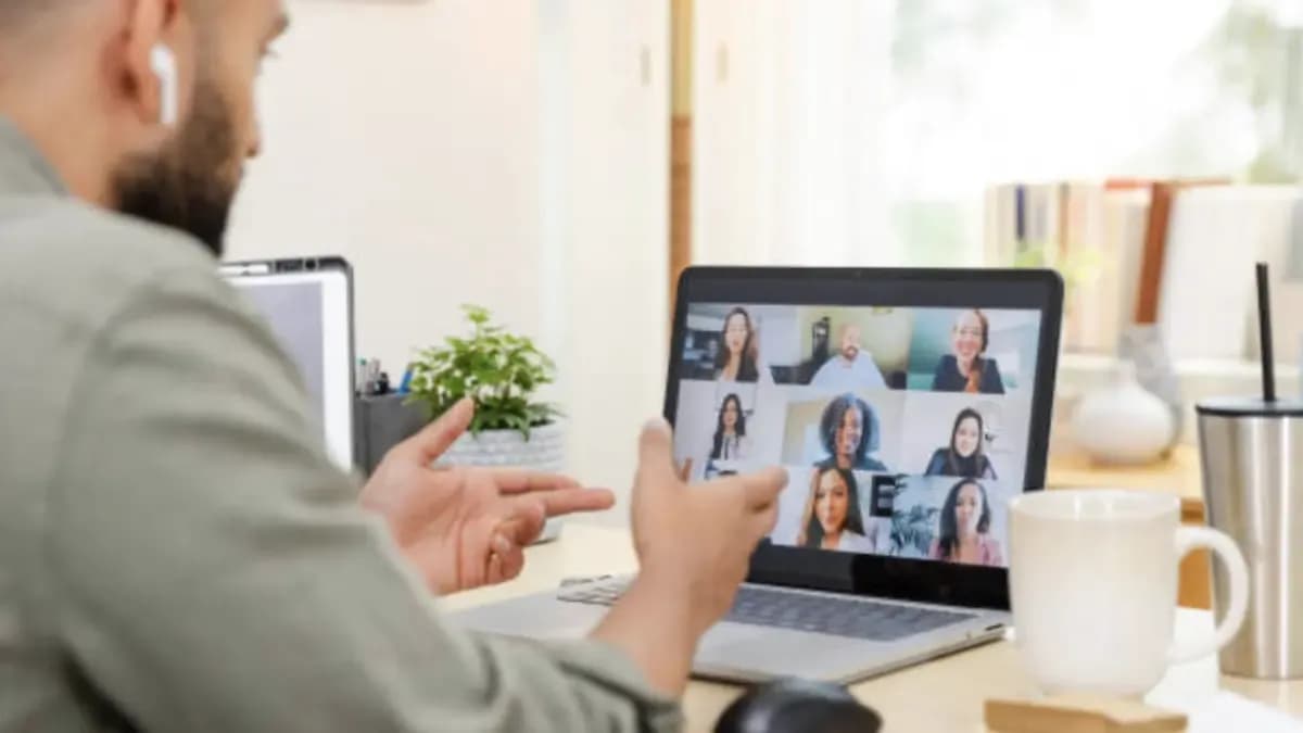 Rector advierte: aulas modulares no van a cerrar la brecha educativa sin internet y programas virtuales