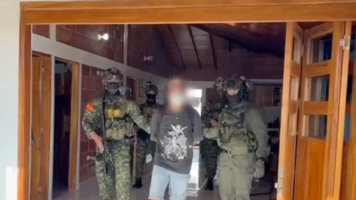 Capturan a 'influencer' Stunt con arsenal de armas y 208 millones en efectivo en finca de Antioquia
