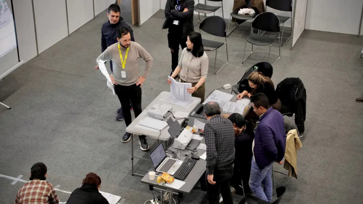 Roban tres computadores en pleno conteo de votos en Corferias, pero la Registraduría garantiza que datos electorales están seguros