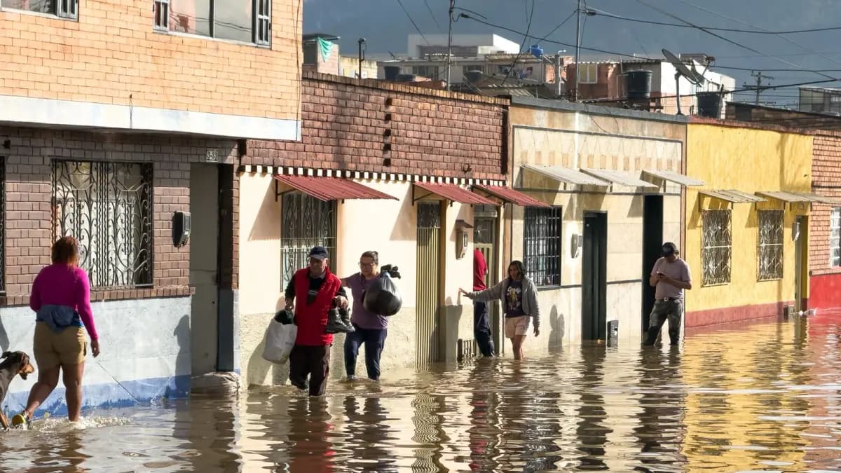 Facatativá bajo agua: 2.500 familias pierden sus casas por desbordamiento e infraestructura colapsada