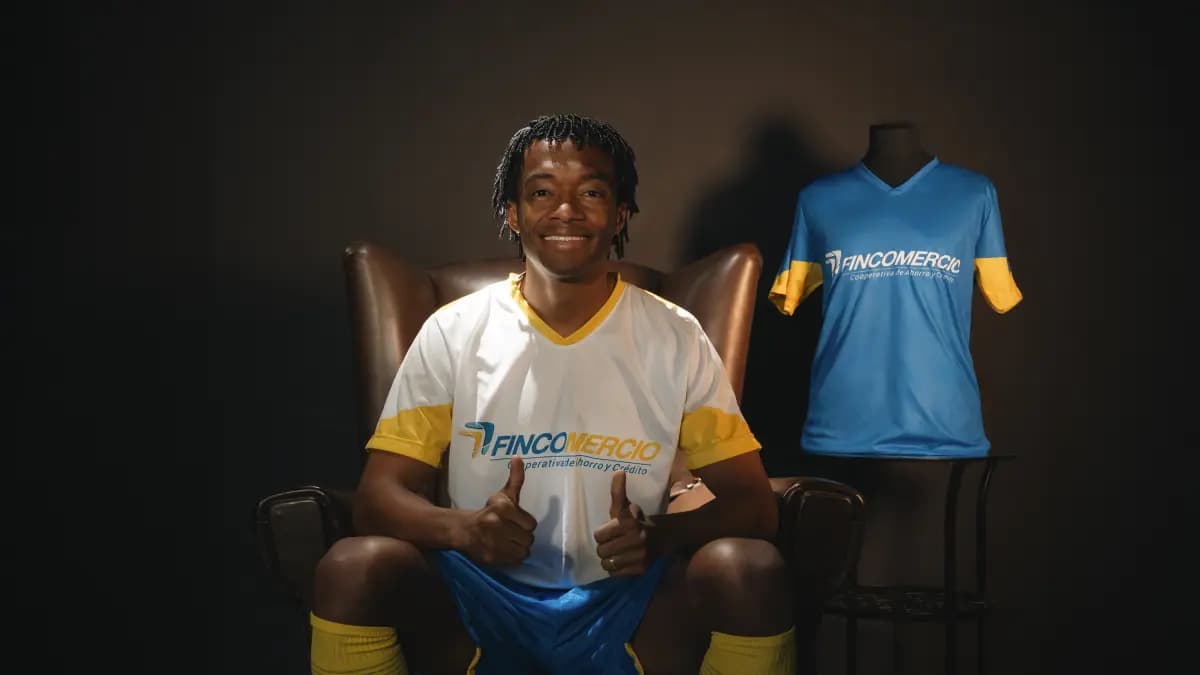 Cuadrado deja el fútbol en segundo plano: ahora juega por enseñar a los colombianos a ahorrar