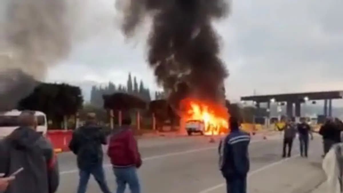 Sobreviviente del choque en Zipaquirá: "Rompí el vidrio cuando el fuego ya estaba muy cerca"
