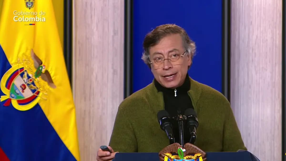 Petro advierte que alza de tasas del Banco de la República mata la construcción de vivienda