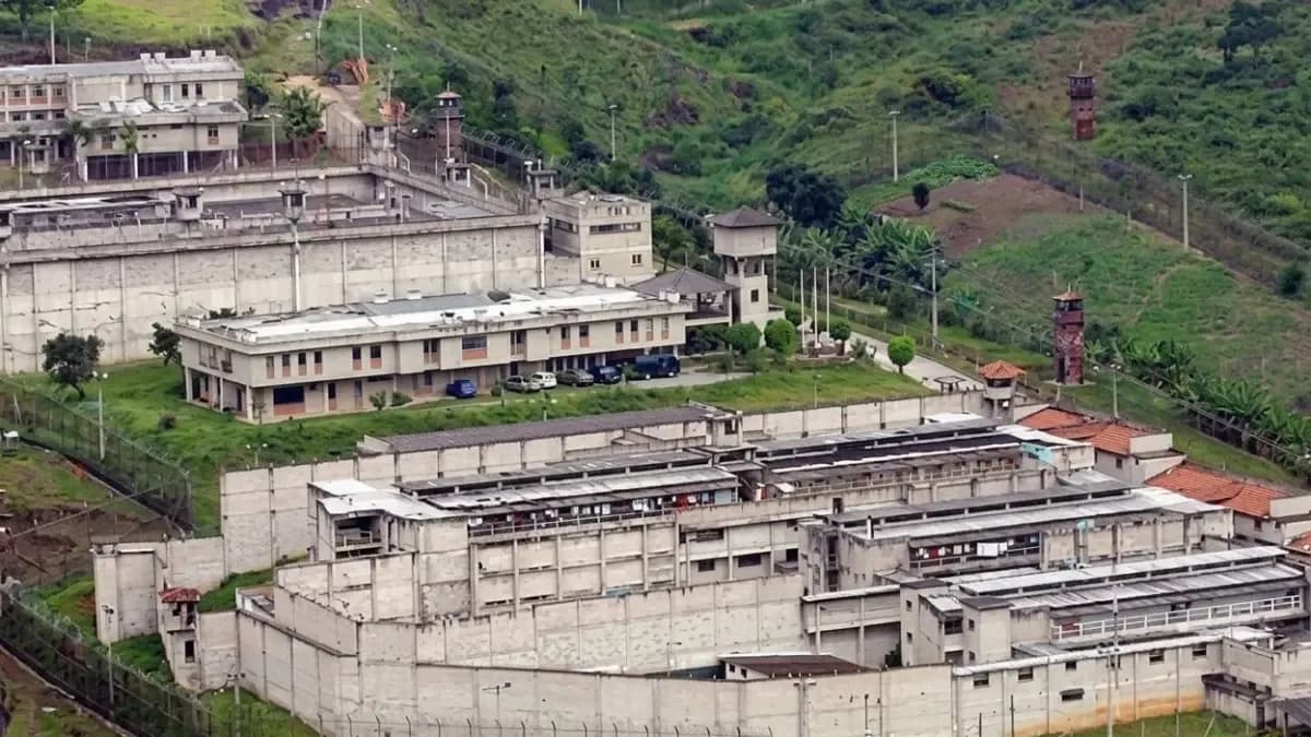 Inpec aparta 11 funcionarios de la cárcel de Itagüí tras descubrir fiesta y lujos dentro del penal