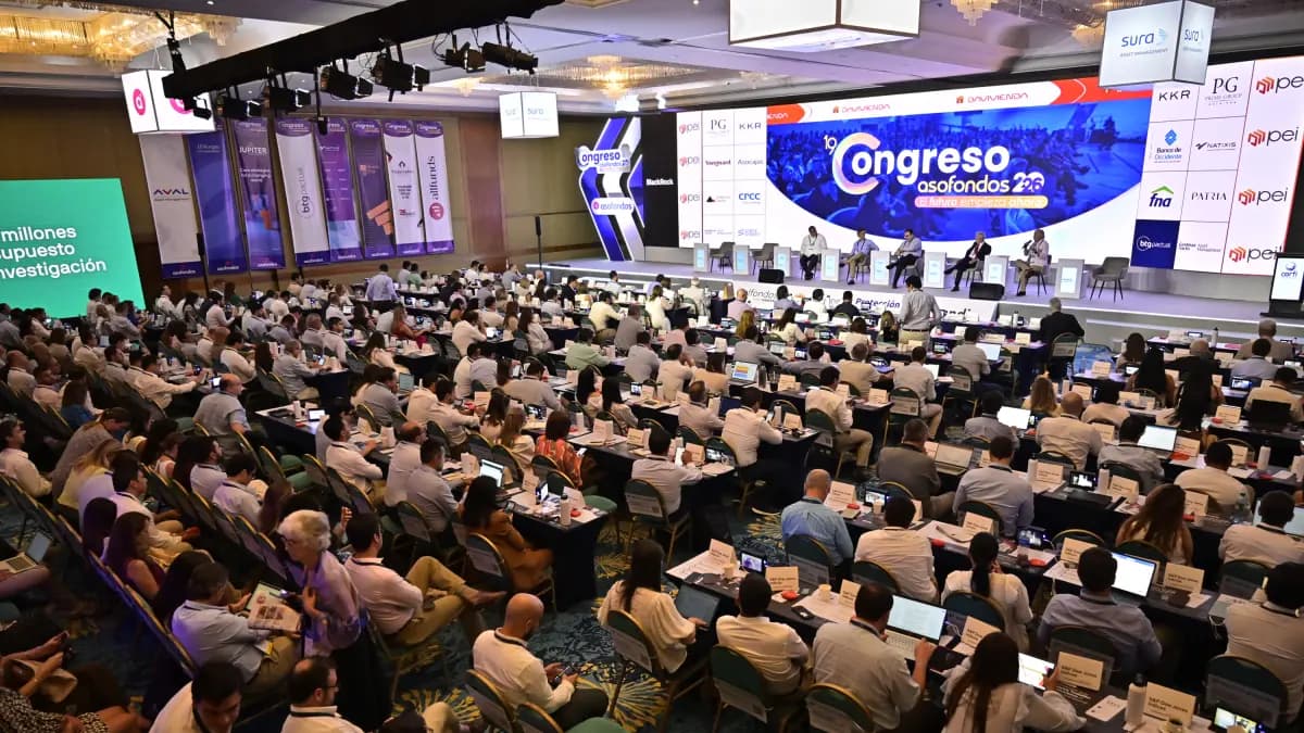 Candidatos presidenciales exponen sus cartas sobre pensiones ante fondos privados