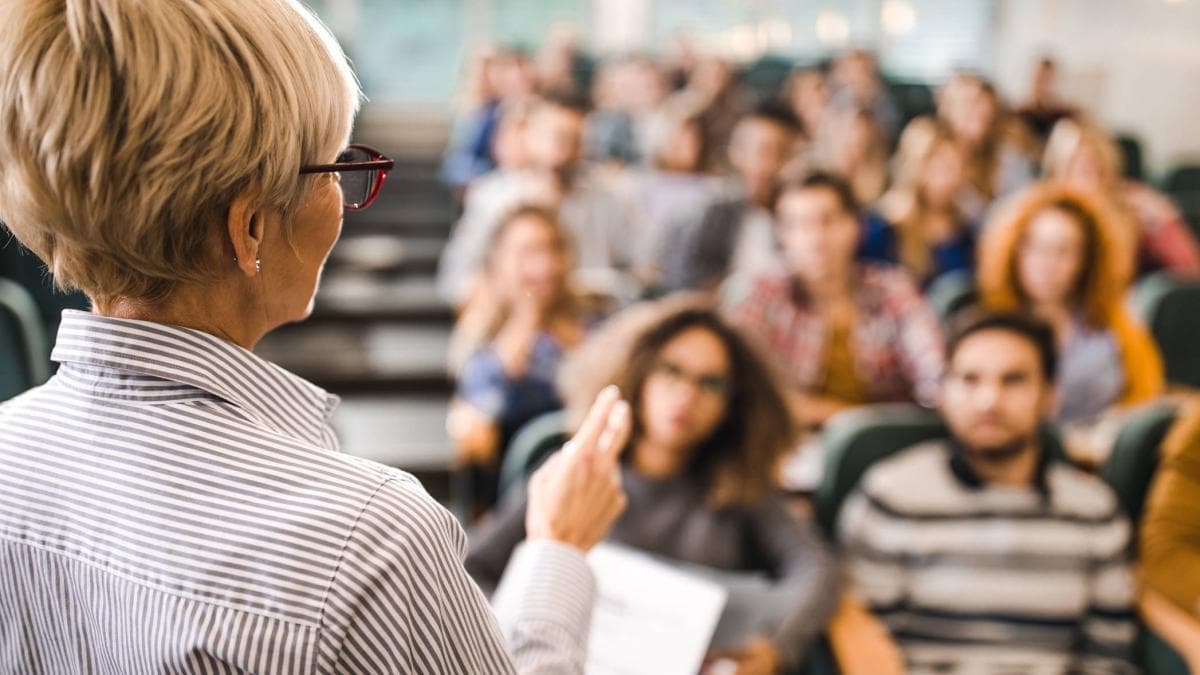 Docentes colombianos pueden acceder a 100 becas de posgrado en universidades de México e Italia
