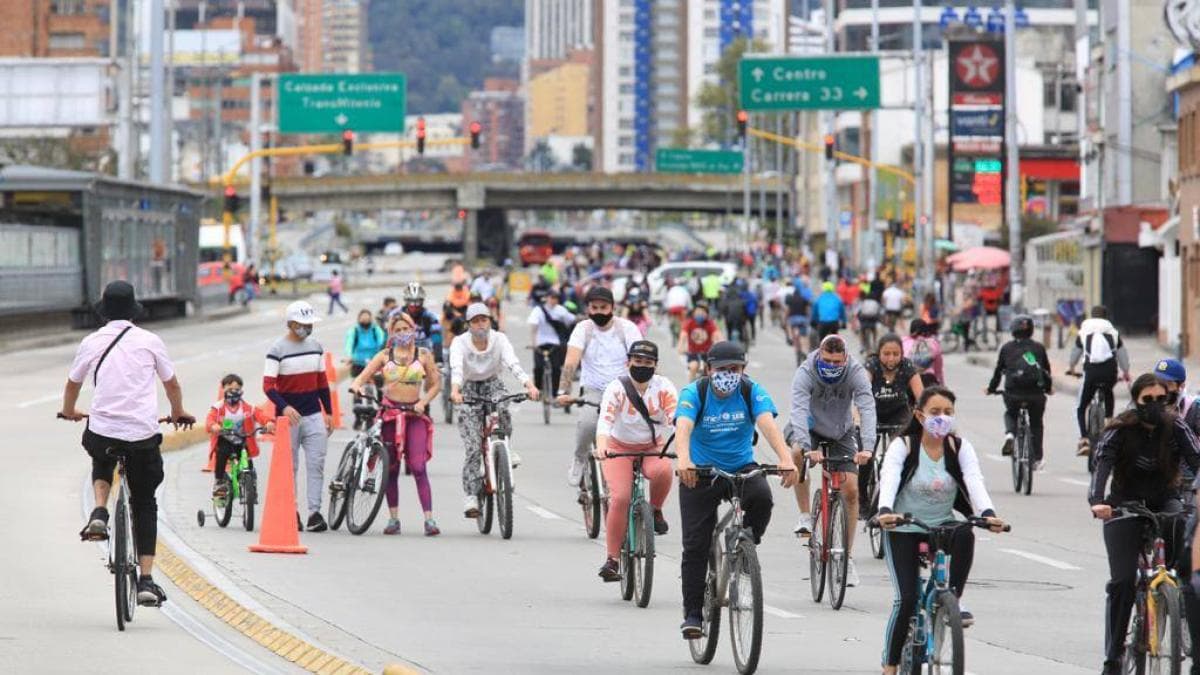 Nueva York quiere copiarle a Bogotá: activistas piden expandir ciclovías inspiradas en la colombiana