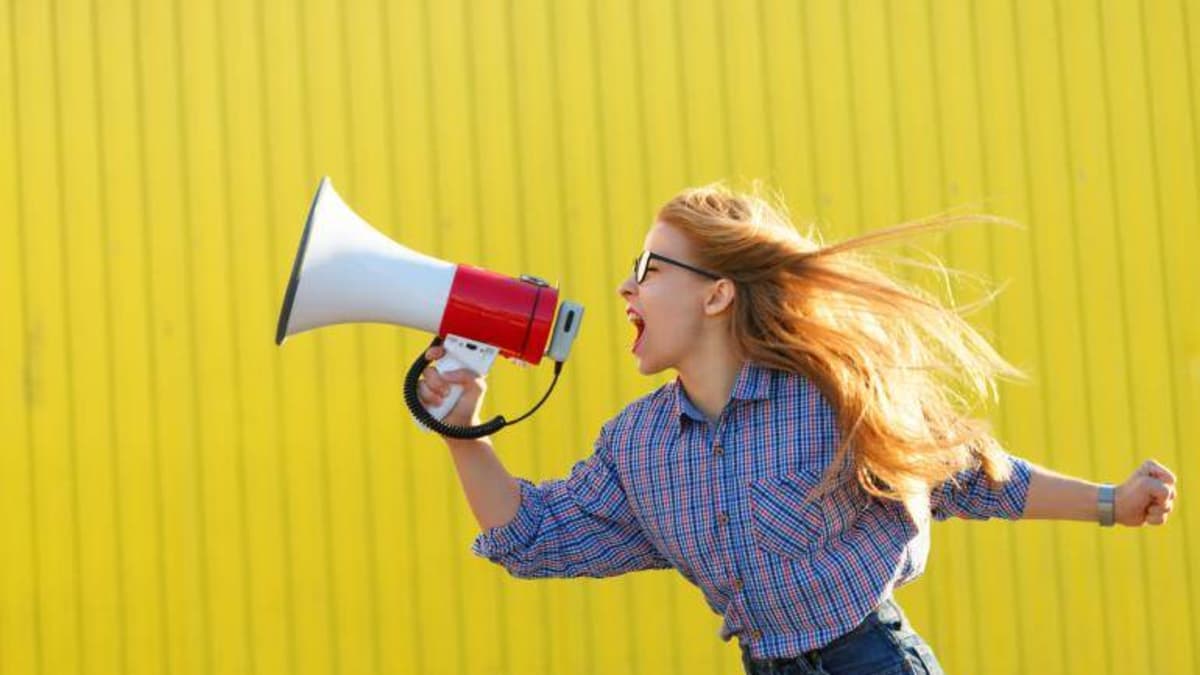 El estrés daña la voz: expertos alertan sobre los síntomas que no debes ignorar