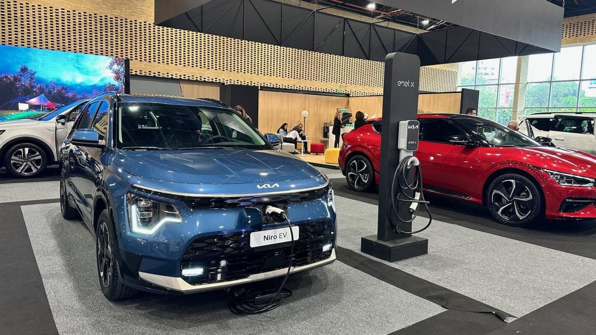 Nueve de cada diez dueños de carros eléctricos no vuelven a la gasolina en Colombia