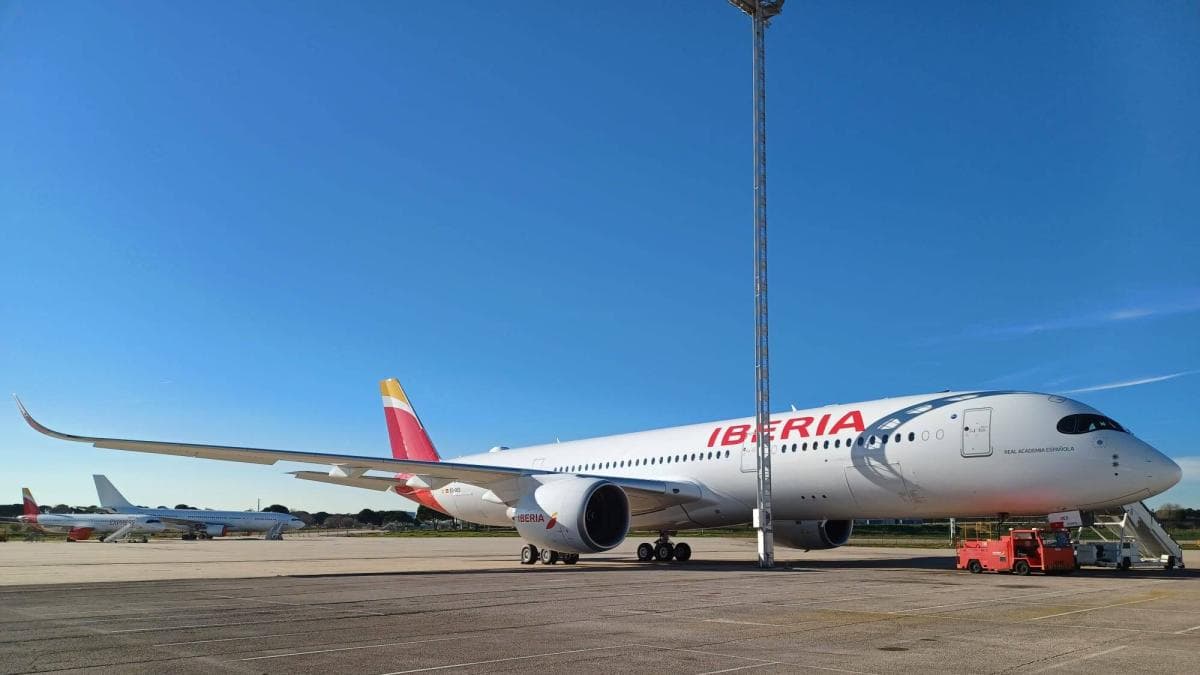 Pasajera denuncia maltrato de funcionaria de Iberia en El Dorado tras retraso de cinco horas