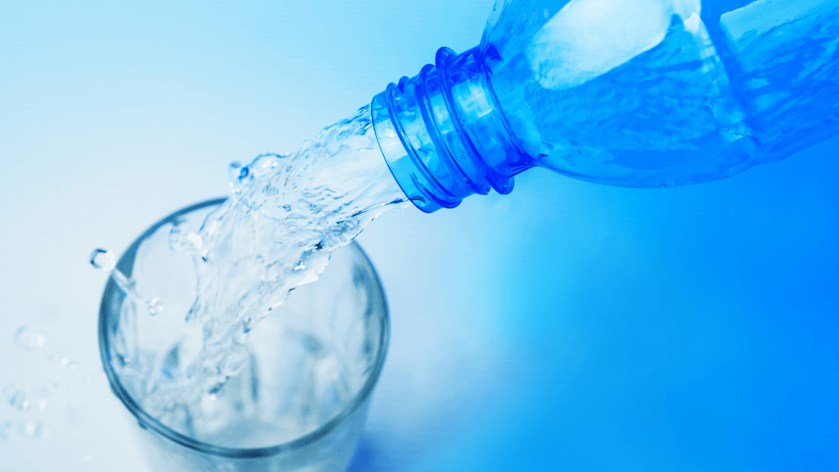 Olvida los dos litros: cuánta agua necesita realmente tu cuerpo según la ciencia