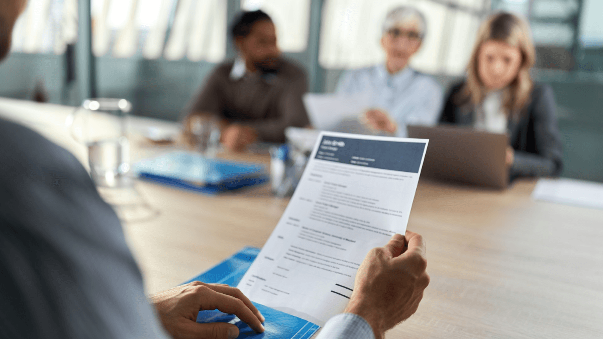 Ocho errores en tu currículum que te pueden costar el empleo: lo que no debes hacer