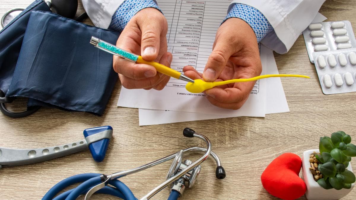Cirugía de precisión permite a hombres revertir la vasectomía y recuperar su fertilidad