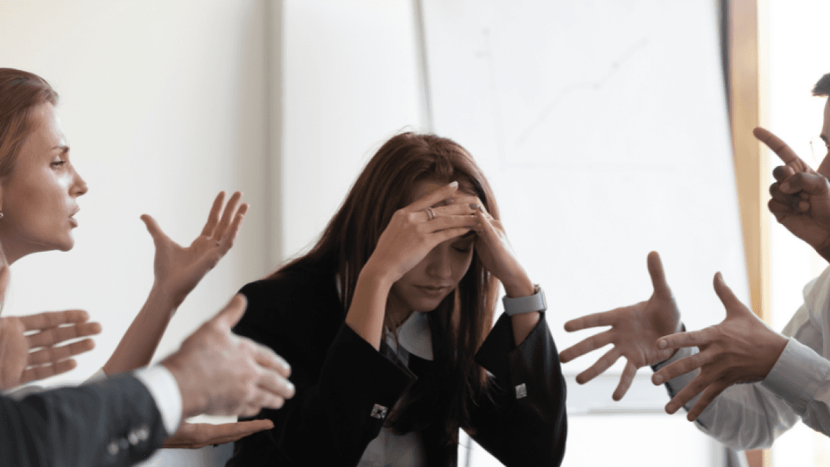 Las personas conflictivas en tu círculo aceleran tu envejecimiento biológico, según estudio