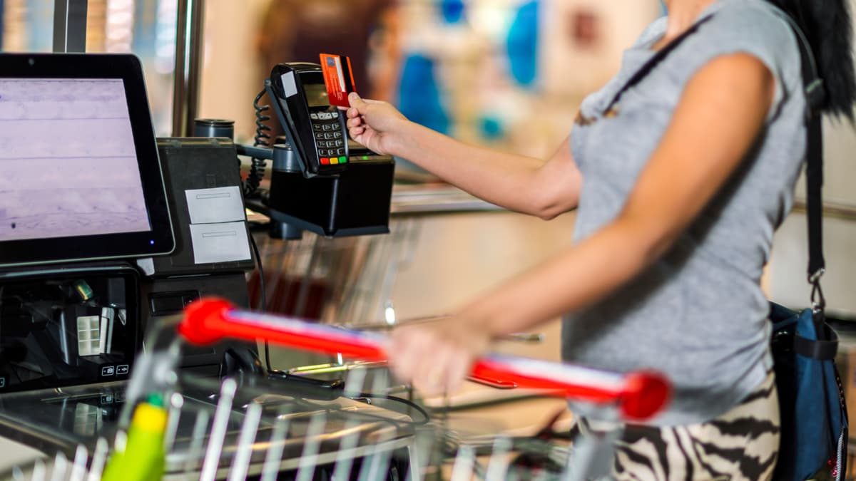 Elegir fila humana en el supermercado no es pereza: es buscar bienestar emocional